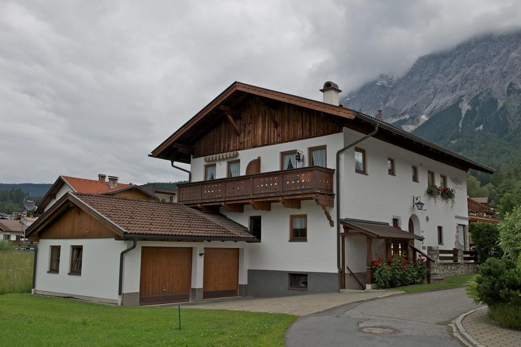 Holzschnitzers Appartements Ehrwald Ngoại thất bức ảnh
